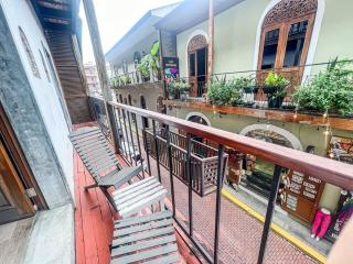 Balcony Life in The Heart of Casco Viejo - Panama-Stad - 6