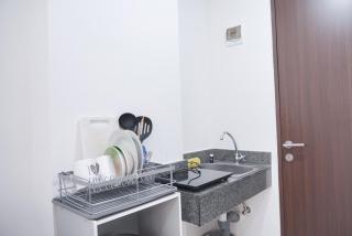 Cozy Living Studio Transpark Cibubur near Shopping Center Apartment By Travelio - Depok - 4