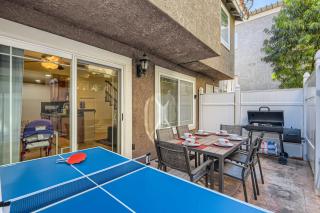 Stylish- Multi-Level- Patio- Games - Fast WIFI-CM3 - Costa Mesa - 4