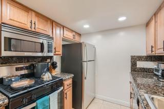 Stylish- Multi-Level- Patio- Games - Fast WIFI-CM3 - Costa Mesa - 2