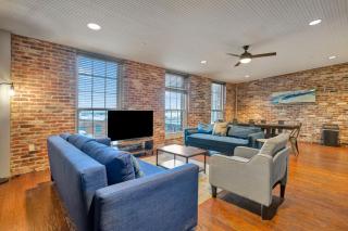 Ideal Spot Near 4th Street Live & Local Dining - 4