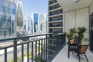 Stylish and Versatile for Business or Leisure - Dubai - 7