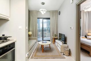 Stylish and Versatile for Business or Leisure - Dubai - 5