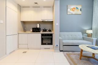Stylish and Versatile for Business or Leisure - Dubai - 1