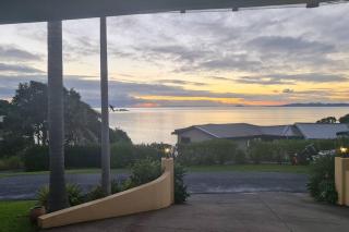 By the Sea 3 bedroom Apartment with ocean views - Coopers Beach - 0