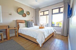 Modern self-catering apartment in a secure estate - Plettenberg Bay - 0