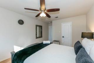 Spacious and beautiful 6 bedroom house! - Round Rock - 8