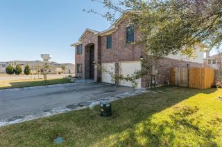 Spacious and beautiful 6 bedroom house! - Round Rock - 1