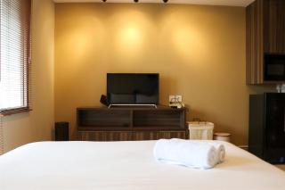 Simply Look Studio Room Gateway Park LRT City Jatibening Apartment By Travelio - 7