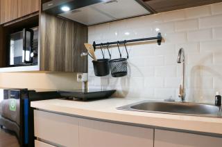 Simply Look Studio Room Gateway Park LRT City Bekasi Apartment By Travelio - Bekasi - 1
