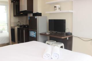 Nice and Elegant Studio Apartment at Mustika Golf Residence By Travelio - Bekasi - 5