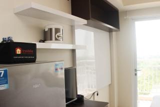 Nice and Elegant Studio Apartment at Mustika Golf Residence By Travelio - Bekasi - 2