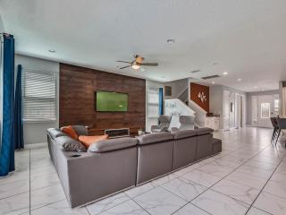 Last Minute Disney Getaway! Private Pool, Hot Tub & Games Room. Book Now! #97195 - Orlando - 4