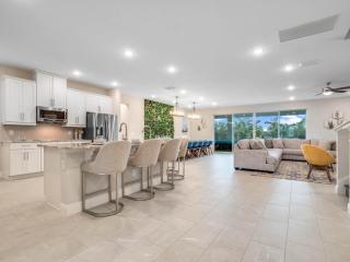 Last Minute Disney Getaway! Private Pool, Hot Tub & Games Room. Book Now! #97191 - Orlando - 3