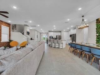 Last Minute Disney Getaway! Private Pool, Hot Tub & Games Room. Book Now! #97191 - Orlando - 4