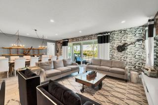 Last Minute Disney Getaway! Private Pool, Hot Tub & Games Room. Book Now! #97193 - Orlando - 1
