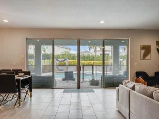 Last Minute Disney Getaway! Private Pool, Hot Tub & Games Room. Book Now! #97199 - Orlando - 3