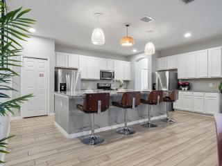 Last Minute Disney Getaway! Private Pool, Hot Tub & Games Room. Book Now! #97177 - Davenport - 2