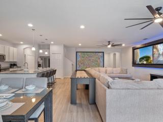 Last Minute Disney Getaway! Private Pool, Hot Tub & Games Room. Book Now! #97171 - Davenport - 1
