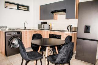 Modern Retreat in Pretoria with Lagoon Pool & Gym - Pretoria - 3