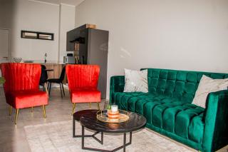 Modern Retreat in Pretoria with Lagoon Pool & Gym - 1