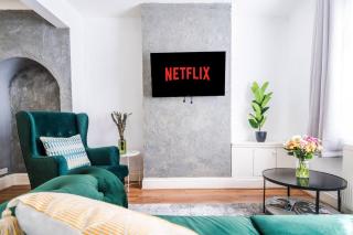 3BR Terrace House, Sleeps 5, Ideal for Long Stays - 0