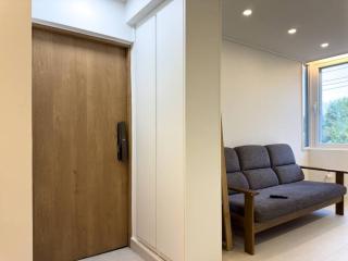 Hello, John - DMC역 도보 1분, 공항철도 - 6