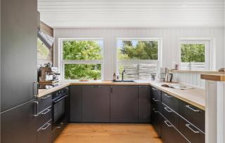Cozy Home In Dronningmølle With Kitchen - Dronningmølle - 5