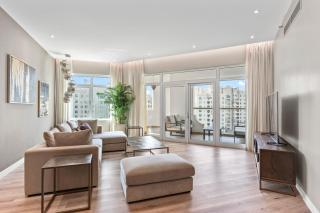 Sophisticated 3 Bed Palm Jumeirah w Beach Access - Dubai - 0