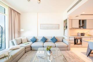 Luxurious 2-BR at Sunrise Bay, Emaar Beachfront By ĀYA Boutique - Dubai - 3