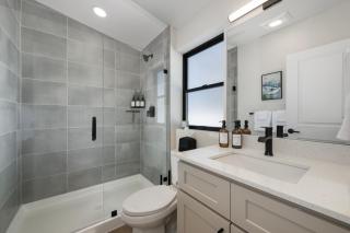 Luxury Modern Tiny Home in Downtown Fraser - 4