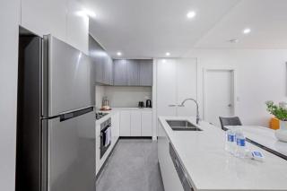 Luxury Loft 3 Bed, 2 Bath, Sleeps 6, Pool, BBQ, No parties - Sydney - 0