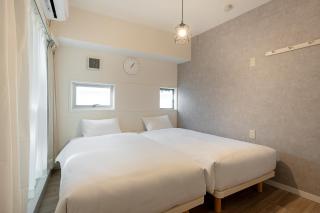 -Higashi Shinjuku 1009- - 0