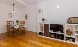 Apartment Domijan by El-pi tours - Njivice - 4
