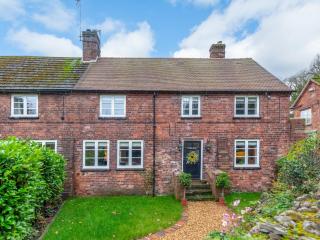 Cottage Retreat - Fireplace Garden nr Ironbridge Pass the Keys - Telford - 0