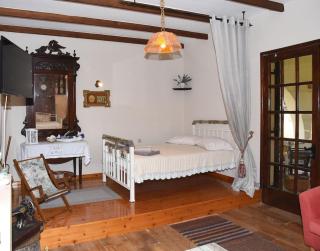 Cozy Rustic Studio In Neohori - 1