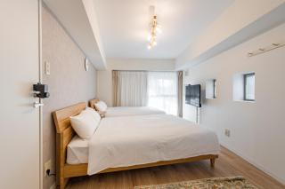 Higashi-Shinjuku 1012 - 2