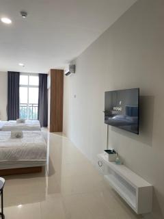 Double Queen Room Formosa Residence by Skyline - Jodoh - 8