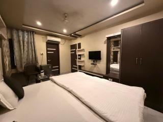 Raj Kamal hotel Near Railway Junction Varanasi - Benares - 1