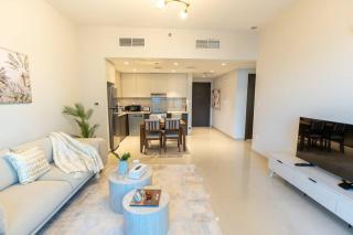 Luxury 1BR on high floor with park & Sea views - 5