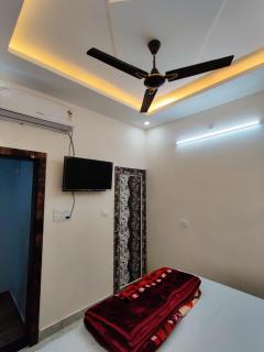 Shri Vishnu Home Stay - Benares - 3