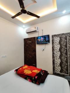 Shri Vishnu Home Stay - Benares - 1