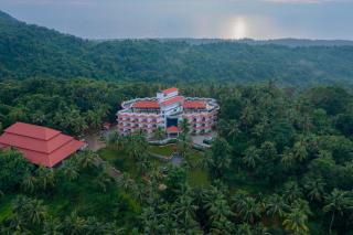 EZHIMALA AYURVEDA AND WELLNESS RESORT - Payyannūr - 6