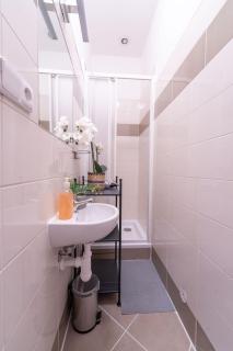 Stellar Female Hostel - Prague - 3