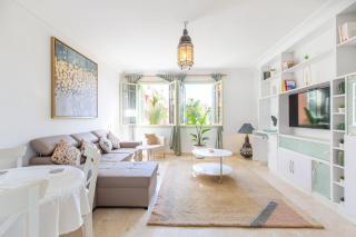 Romantic Retreat next to M avenue - 1