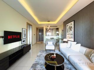 Stylish 1BR Paramount - Iconic City & Pool Views - Dubai - 2
