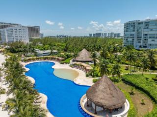 Beach Front Apartment with beach access AMARA - Cancún - 2