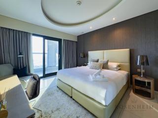 Stylish 1BR Paramount - Iconic City & Pool Views - Dubai - 9