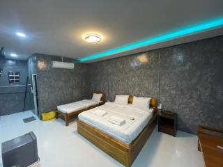 J House Has Love - 9