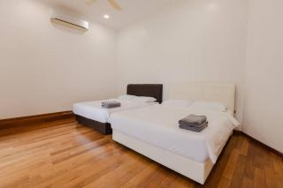 Gelugor 2Storey Big Bungalow 23pax with BBQ Snooker - Gelugor - 1